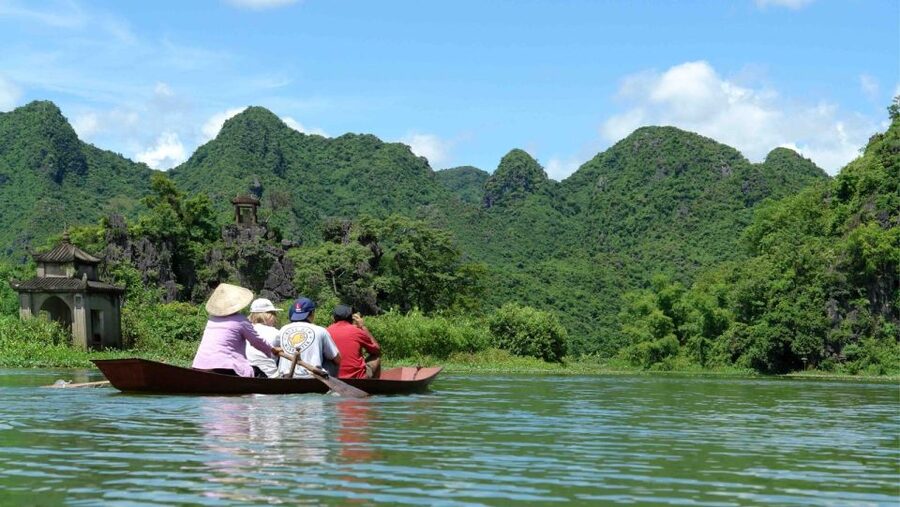 Private Car/Bus Renting Hanoi - Ninh Binh - Halong - Sapa... - How to prepare for the heat and the long day