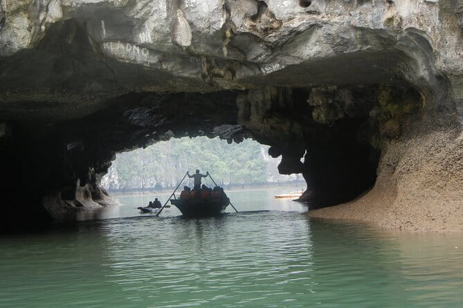 Private Full-Day Tour to Halong Bay from Hanoi - Luon Cave is the day’s most active hour
