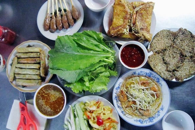 Private HoiAn Ancient Town Night Market Street food tour by Night - What this Hoi An night tour is really offering