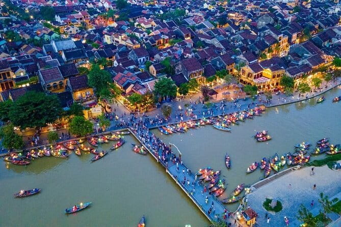 Private HoiAn Ancient Town Night Market Street food tour by Night - Tasting local food instead of just seeing it
