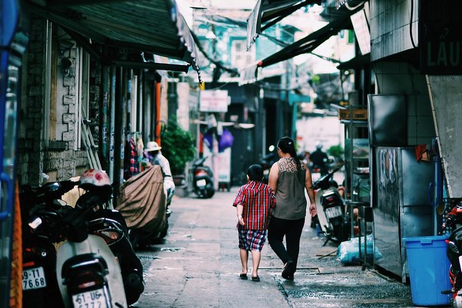 Private Street Food Tour by Motorbike/Car with Local Students - Hotel pickup and the first scooter ride