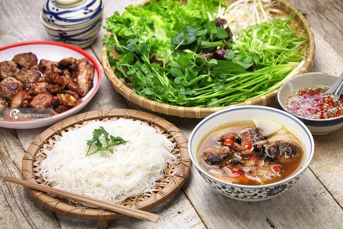 Private Tour: Hanoi Street Foods - Train Street - Hidden Gems - Why this food walk works well in Hanoi