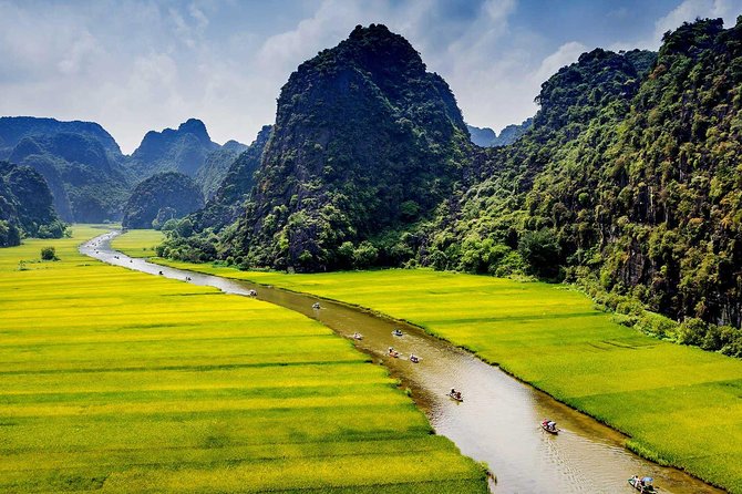 Private transfer between Hanoi - Ninh Binh one way trip - The drive from Hanoi to Ninh Binh