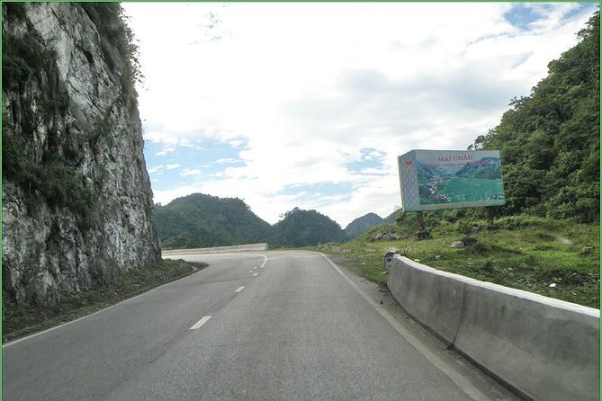 Private Transfer Hanoi <=> Mai Chau One Way (Free hotel pickup) - A private road link between Hanoi and Mai Chau