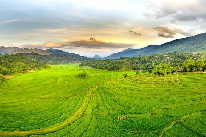 Pu Luong 3-Day Adventure: Trekking, Cycling & Local Cooking Class - Day one: the long road from Hanoi to the rice fields
