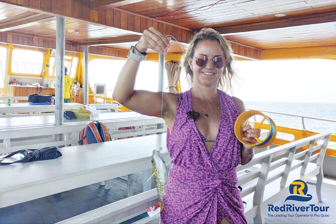 RED RIVER TOUR (Share group): DISCOVERY 3 ISLANDS BY BOAT - Hon Roi, Coconut Island, and extra sea activities