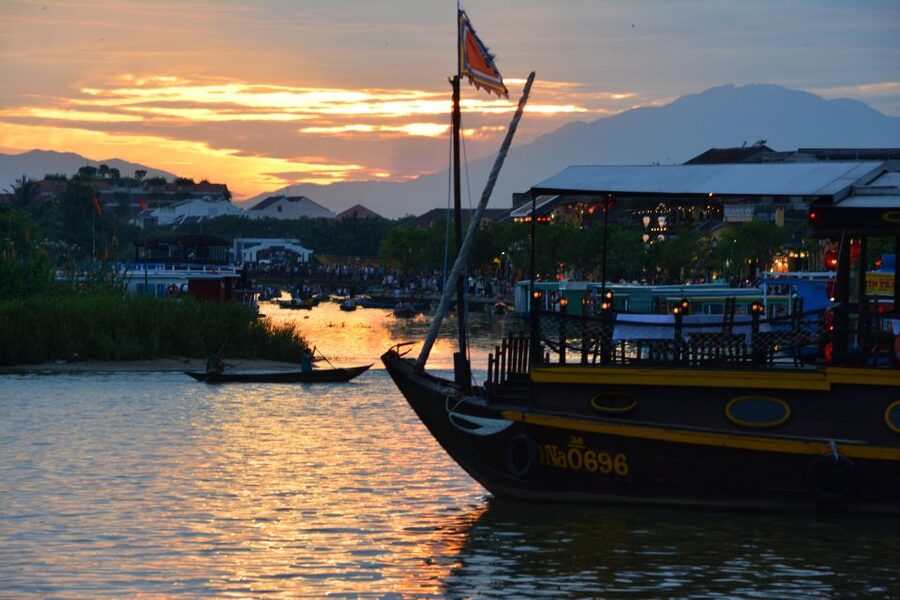 Romantic Sunset Dinner Cruise in Hoi An - Who will enjoy this evening most?