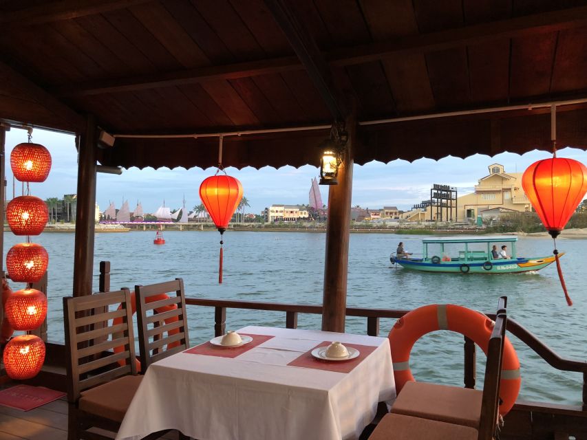 Romantic Sunset Dinner Cruise in Hoi An - A cocktail and the first river views