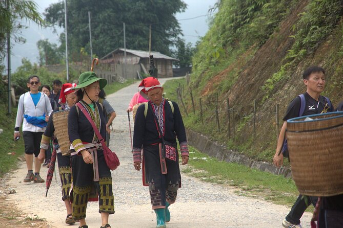 Sa Pa Full Day Trekking Tour - 10:00 am: Rice terraces and Lao Chai