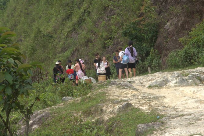 Sa Pa Full Day Trekking Tour - 1:00 pm: Lunch and a pause in Ta Van Village