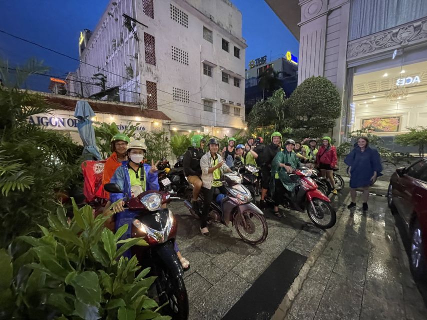 Saigon: Day-Night Sights & Local Food Tour l Female Option - Nguyen Trai Street and the rhythm of local shopping