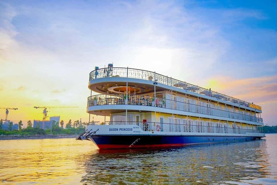 Saigon Dinner On Cruise Tour With Private Table - What $43 buys you in practical terms
