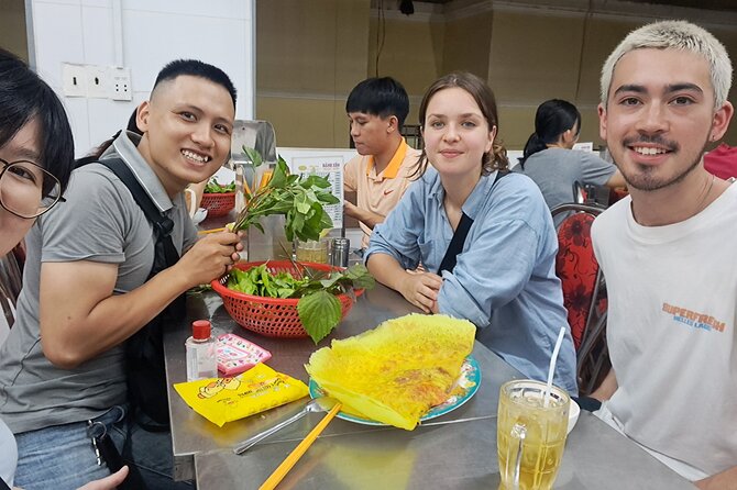 Saigon Food Tour by Scooter with Eleven Tastings - Stop four: Huế beef noodle soup at an old apartment area