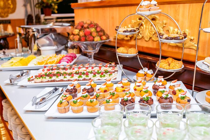 Saigon River Dinner Cruise: Buffet, Set Menu, Fine Dining (3hrs) - Music, dancing, magic, and the social side