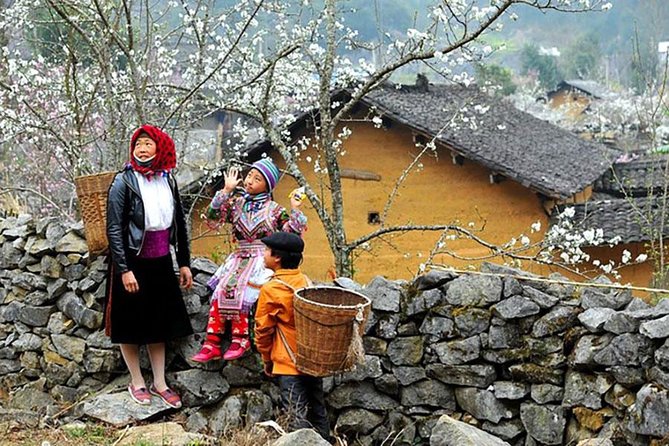 Sapa 3 Days 2 Nights Trekking Tour From Hanoi (2 Nights in Hotel) - Leaving Hanoi for the mountains