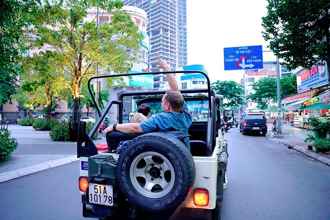 Small-group Saigon City Tour: 4-Hour Must-see Iconic Landmarks - A quiet pause at the Jade Emperor Pagoda