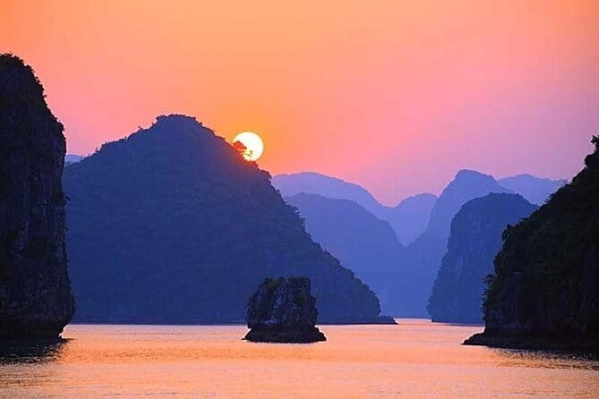 Sunset Tour in Lan Ha Bay | 4-star Daiichi Cruise - Boarding the Daiichi Cruise on Lan Ha Bay
