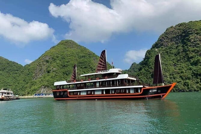Sunset Tour in Lan Ha Bay | 4-star Daiichi Cruise - Monkey Island in a 30-minute window