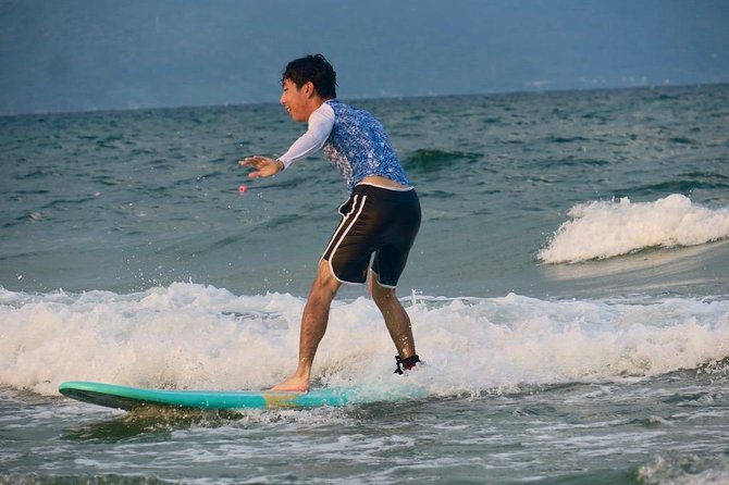 Surf Lessons - Your first 30 minutes: board skills on land
