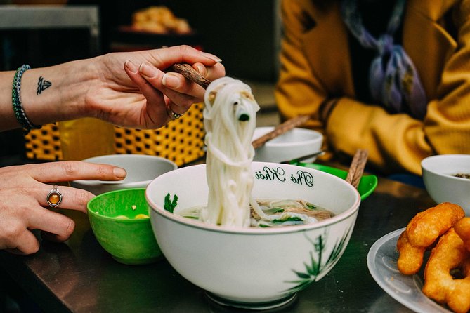 The 10 Tastings of Hanoi With Locals: Private Street Food Tour - The quick take
