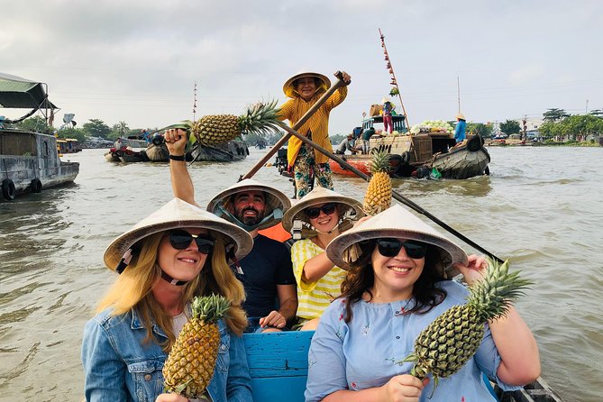 The hidden Fabulous Floating Market and Small Canal - Eating breakfast from a floating kitchen