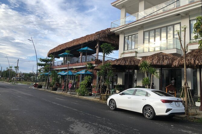 Transfer from Da Nang airport to Hoi An by private cars - Meeting your driver without airport confusion