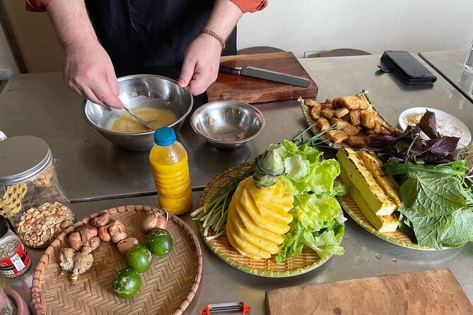 Vietnamese Vegetarian Cooking Class in Hanoi - Shopping for seasonal ingredients at the local market